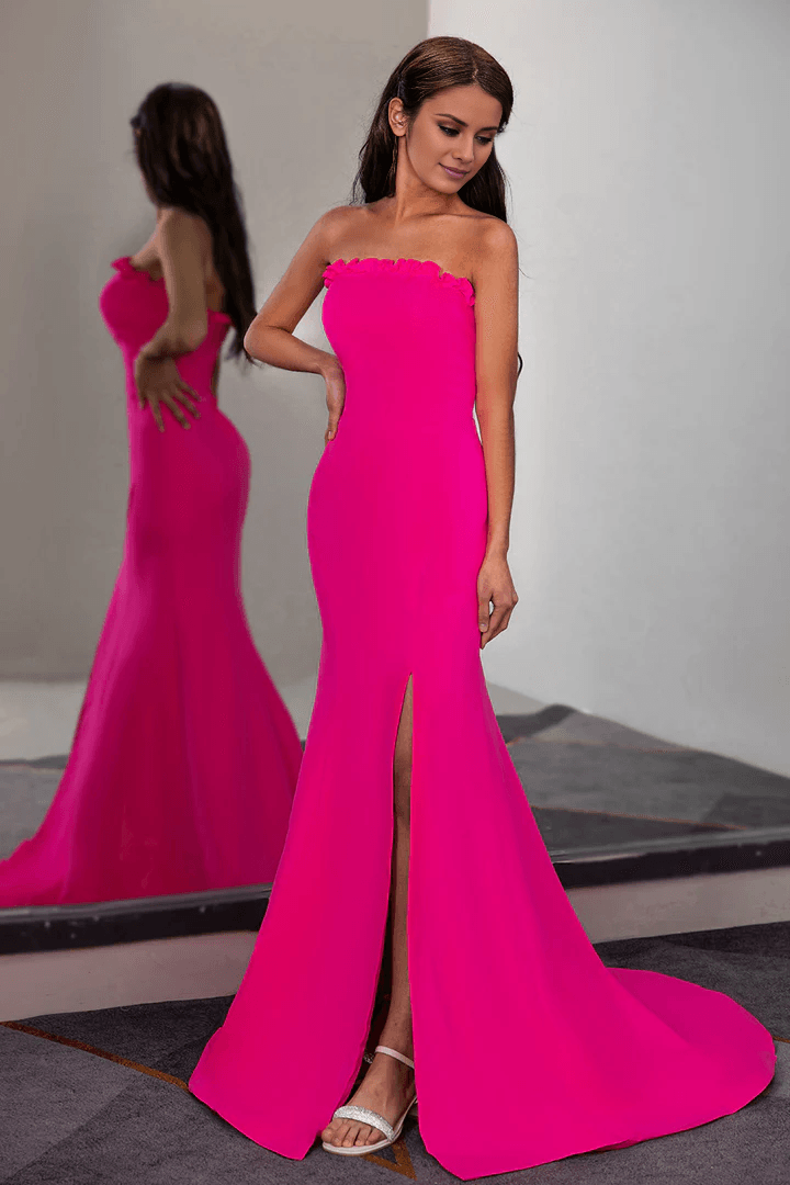 Vestido de fiesta ajustado sin tirantes con volante