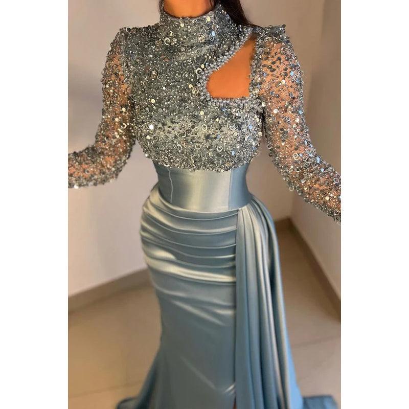 Glamouröses dramatisches hochgeschlossenes, langärmliges Etui-Ballkleid mit Pailletten