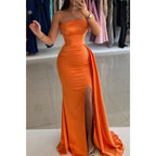 Figurbetontes, trägerloses, ärmelloses, gerüschtes Party-Ball-Abendkleid mit Schleppe 