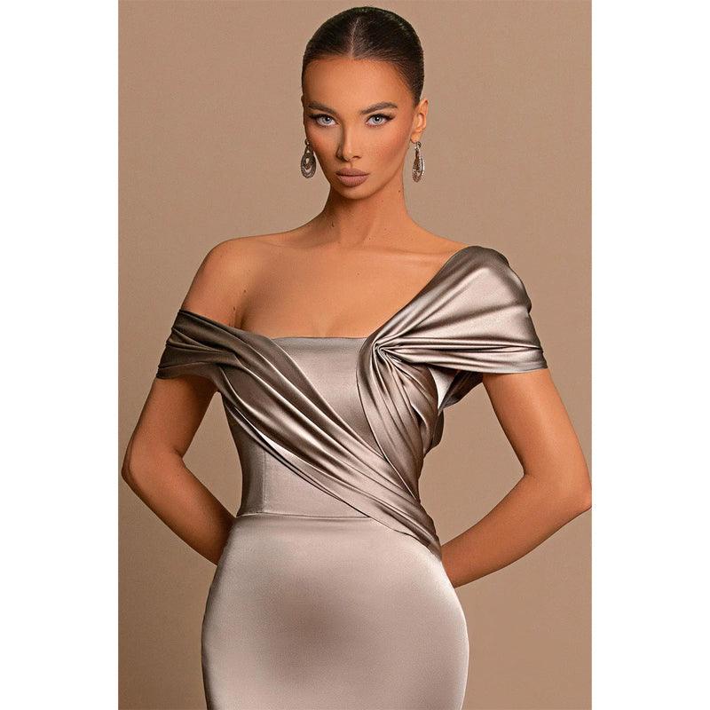 Vestido de noche formal de sirena plisado con hombros descubiertos único