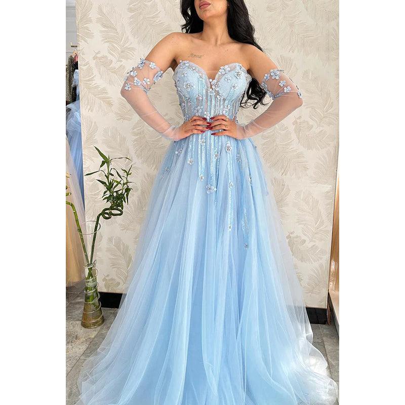 Vestido de noche largo de tul con apliques y cuentas, sin tirantes y escote en forma de A