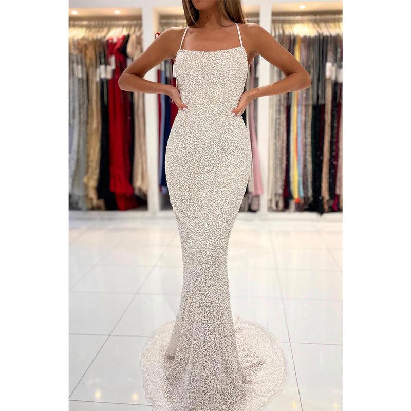 Einzigartiges langes Ballkleid mit U-Ausschnitt und Pailletten 