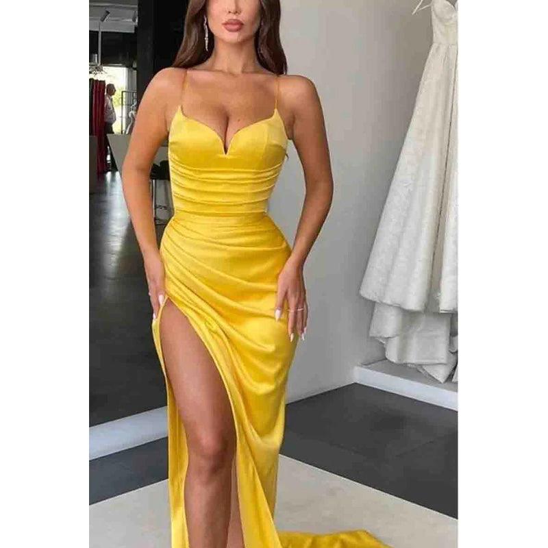 Vestido de noche largo fruncido con tirantes finos y abertura para fiesta de graduación