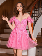 Homecoming-Kleider Schulterfreies Kleid mit Federn verziert