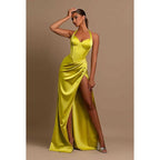 Vestido de noche largo fruncido con escote halter y escote corazón con abertura en el muslo