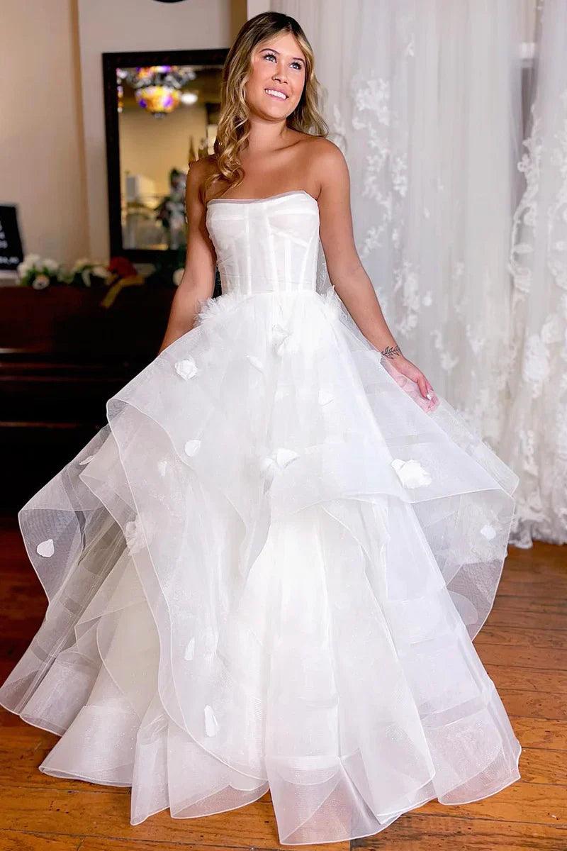Vestido de novia NumberSea, sencillo, blanco, con corsé, corte A y apliques.