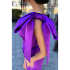 Vestido de fiesta morado único con un hombro plisado y abertura 
