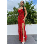 Vestido de fiesta brillante con lentejuelas rojas y escote corazón