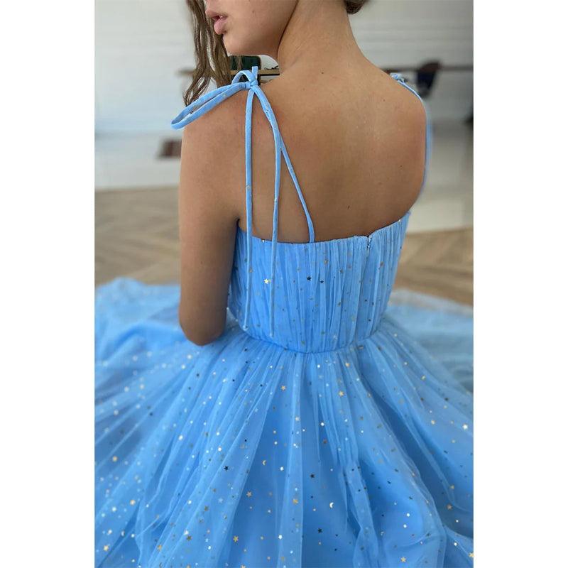 Vestido de fiesta plisado de tul con lentejuelas y tirantes finos hasta la rodilla 