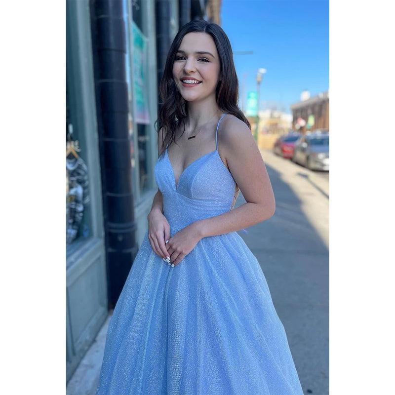 Vestido de fiesta azul cielo brillante con escote en V pronunciado 