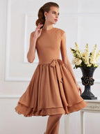 Vestidos de dama de honor cortos de gasa, con escote alto, sin mangas, con faja, cinta y cinturón