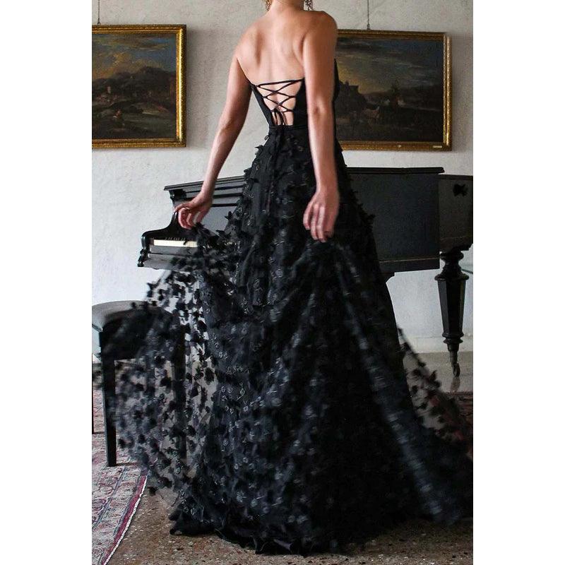 Trägerloses, langes Ballkleid in A-Linie mit Schnürung, Applikationen aus Tüll und Schlitz