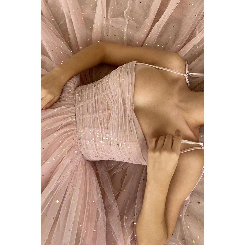 Vestido de fiesta plisado de tul rosa con escote en forma de corazón y tirantes finos 