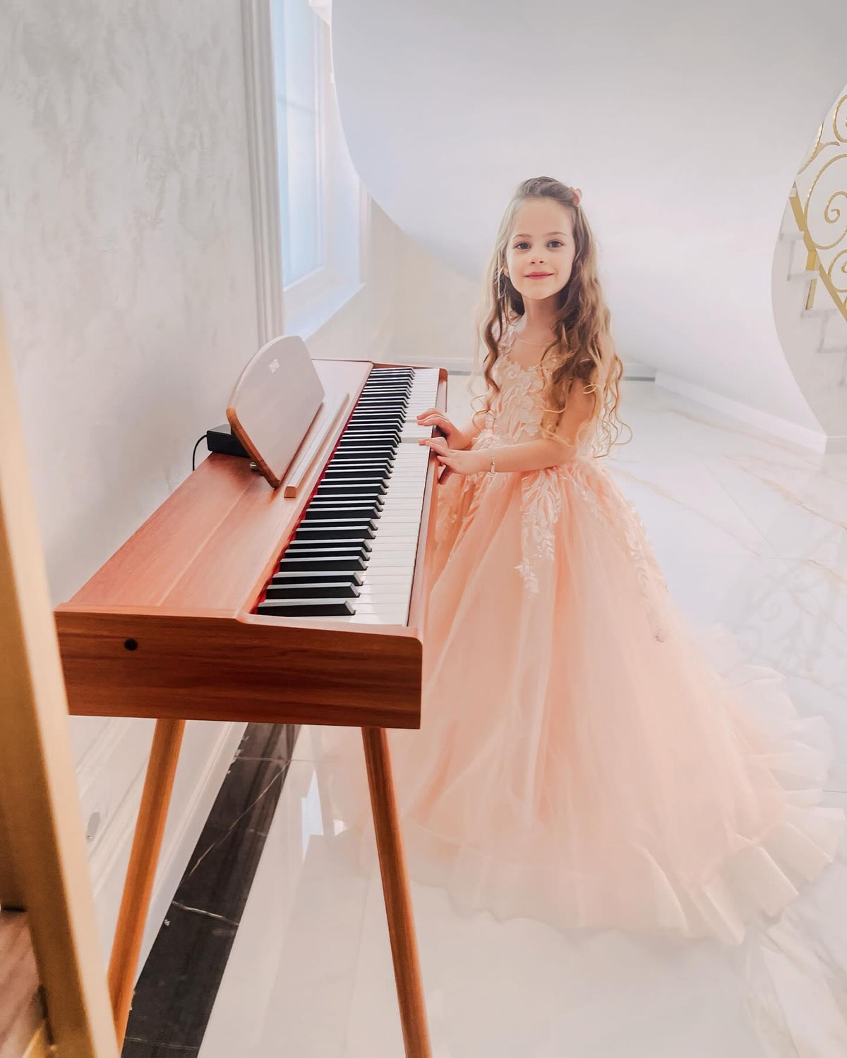 Vestido de princesa rosa para niña con apliques de encaje 