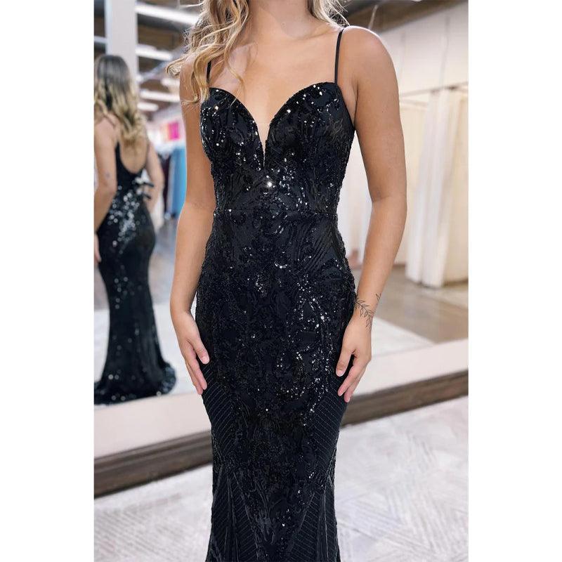 Vestido de fiesta de graduación con escote en V, tirantes finos y apliques 