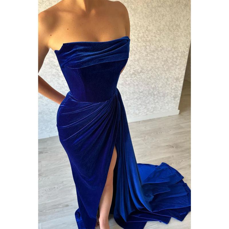 Vestido de fiesta azul real sin tirantes de terciopelo plisado con cola larga y abertura sexy 