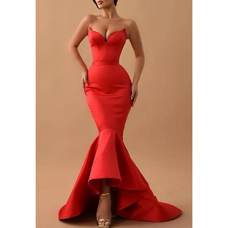 Vestido formal de satén con escote en V, sin tirantes y cola 