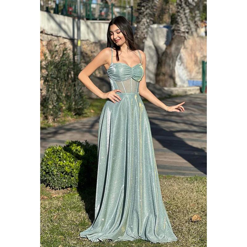 Elegante y lujoso vestido de fiesta formal de noche con tirantes finos, corte A cuadrado y brillante.