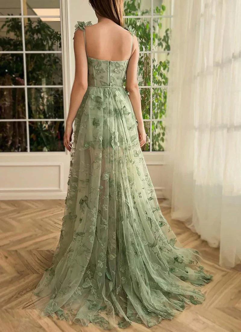 Vestido de fiesta de corte A con encaje de mariposa, corsé lila con abertura