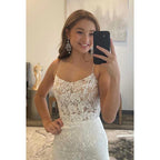 Vestido de fiesta largo de tul con tirantes finos y apliques de encaje