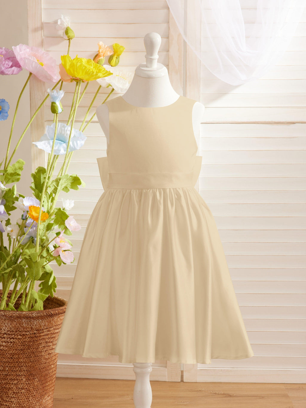 Elegantes A-Linien-Satin-Kleid mit V-Rücken und Schleife, knielang, Blumenmädchenkleid