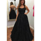 Vestido de fiesta largo de corte A con tirantes finos, apliques de tul rojo y cordones 