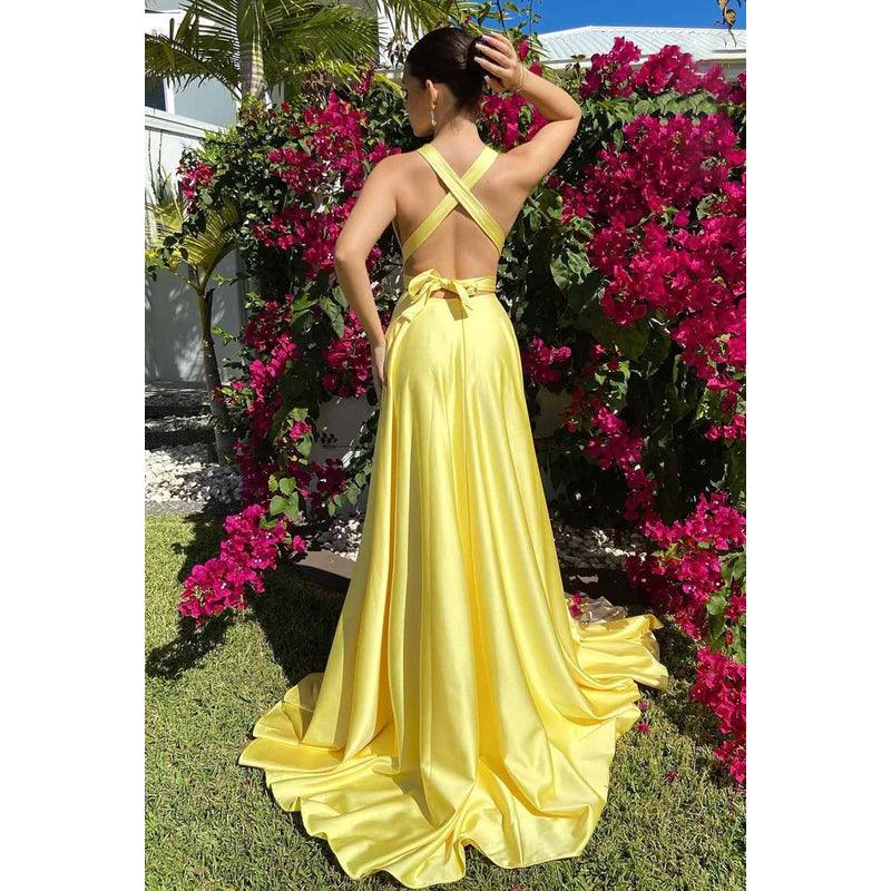 Vestido de fiesta de corte A con escote en V profundo, tirantes cruzados y abertura