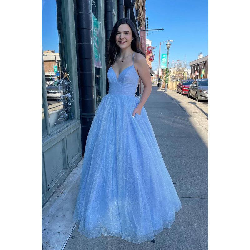 Vestido de fiesta azul cielo brillante con escote en V pronunciado 