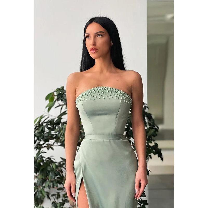 Vestido de noche largo de satén con cuentas y sin tirantes para graduación con abertura