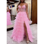 Vestido de noche de fiesta con escote en forma de A, tirantes finos, apliques y abertura lateral de tul 