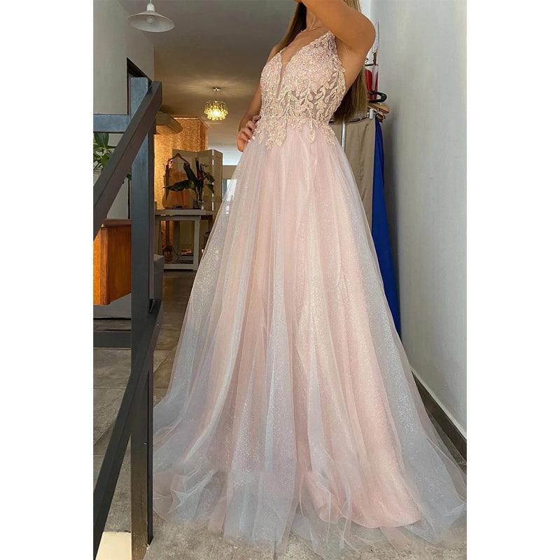 Vestido de fiesta largo de corte A con tirantes finos y apliques de tul 