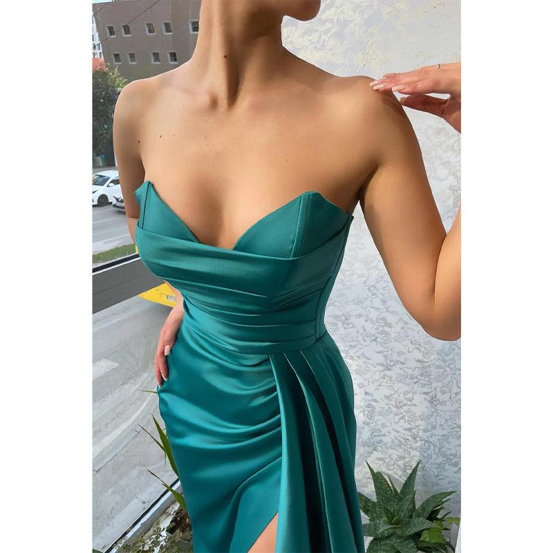Vestido de fiesta largo con escote en V, pliegues y abertura lateral