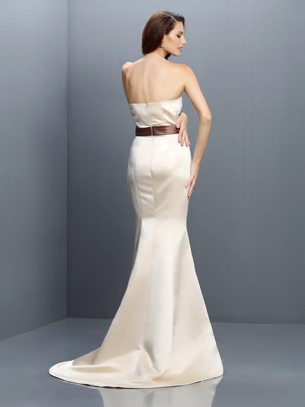 Vestidos de dama de honor largos de satén sin mangas con faja/cinta/cinturón y corte trompeta/sirena