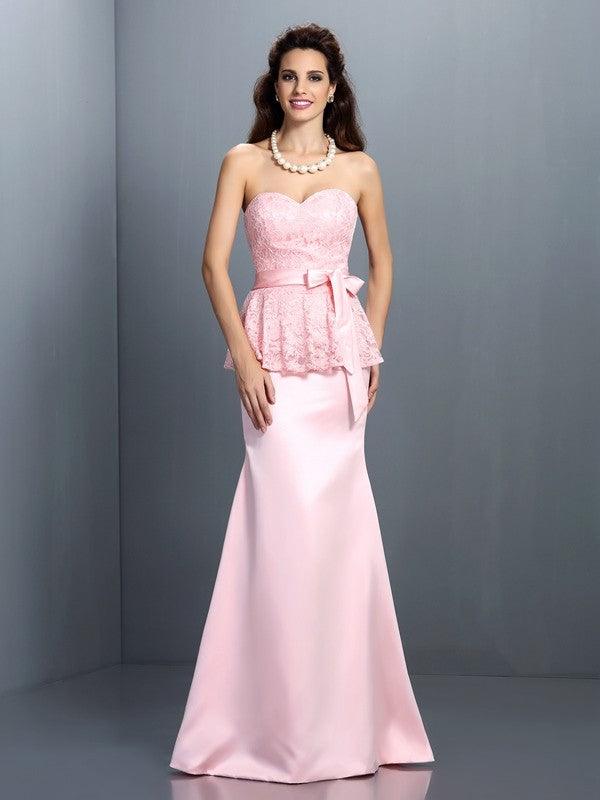 Vestidos de dama de honor largos de satén sin mangas con escote corazón de encaje y corte trompeta/sirena