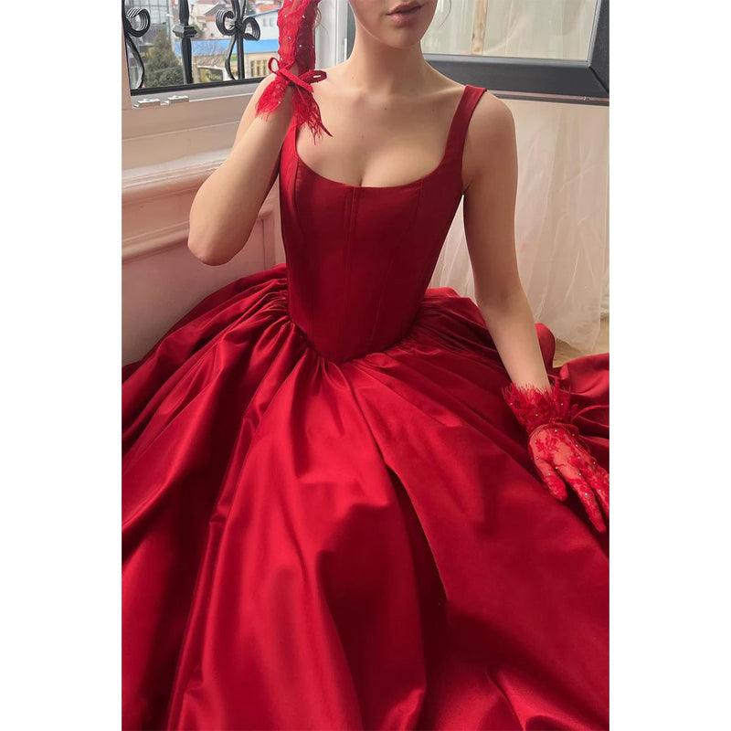 Vestido de noche de satén con tirantes finos, corte en A y cola con abertura lateral para fiesta y graduación 