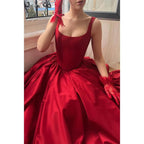 Vestido de noche de satén con tirantes finos, corte en A y cola con abertura lateral para fiesta y graduación 