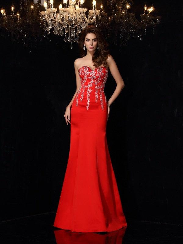Vestidos largos de satén sin mangas con escote en forma de corazón y apliques