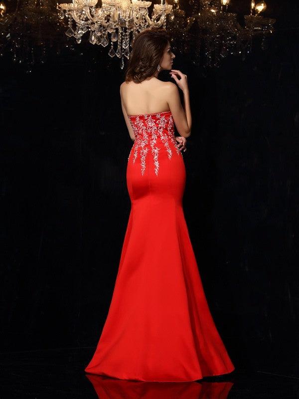 Vestidos largos de satén sin mangas con escote en forma de corazón y apliques