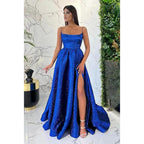 Vestido de fiesta largo con tirantes finos y abertura alta 