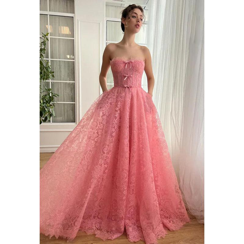 Glamouröses und dramatisches schulterfreies, ärmelloses A-Linien-Ballkleid mit Allover-Applikation