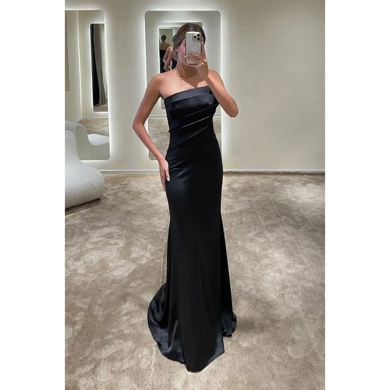 Etui-Linie/Säule Trägerloses Satin Falten Langes Abendkleid 