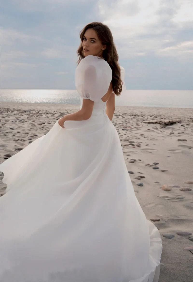 Vestidos de novia encantadores de corte A, escote cuadrado, mangas cortas y cola