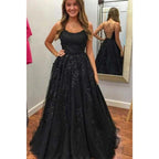 Vestido de fiesta largo de corte A con tirantes cruzados y apliques de tul azul cielo