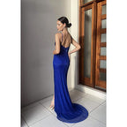 Vestido formal sin mangas con abertura y lentejuelas, tirantes finos y corte tubo/columna