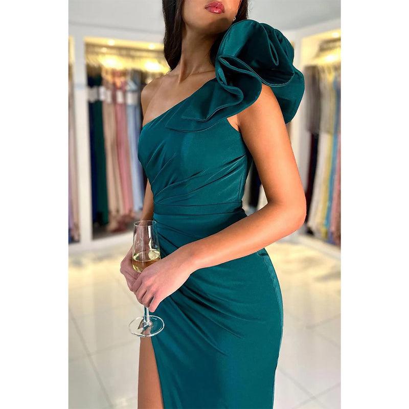 Einzigartiges One-Shoulder-Satin-Plissee-Etuikleid/Säulenkleid, lang, formelles Partykleid mit Schlitz 