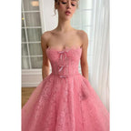 Glamouröses und dramatisches schulterfreies, ärmelloses A-Linien-Ballkleid mit Allover-Applikation