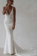 Vestidos de novia elegantes de sirena con escote en V y satén elástico largo