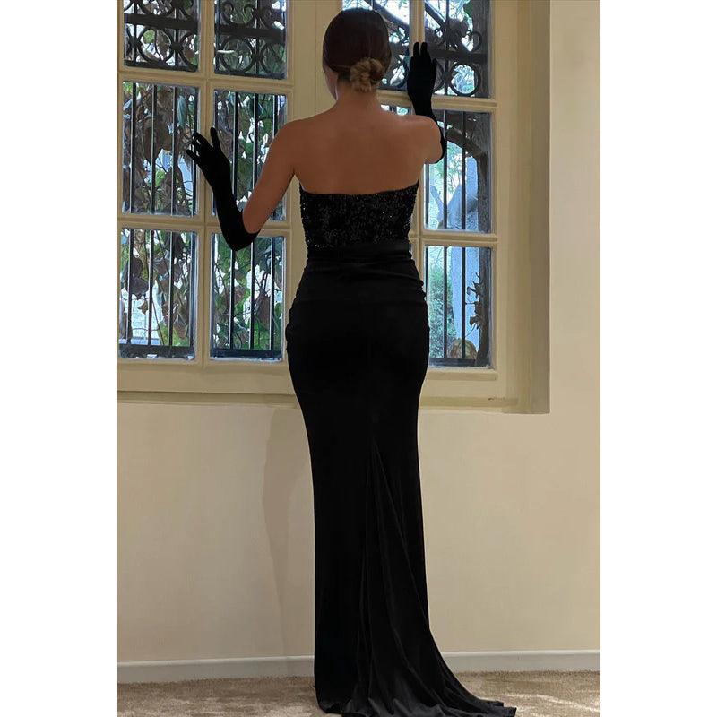 Vestido de noche largo de satén con lentejuelas y abertura, sin tirantes