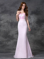 Vestidos de dama de honor largos de satén y gasa, sin mangas, con escote corazón y cuentas, corte trompeta/sirena