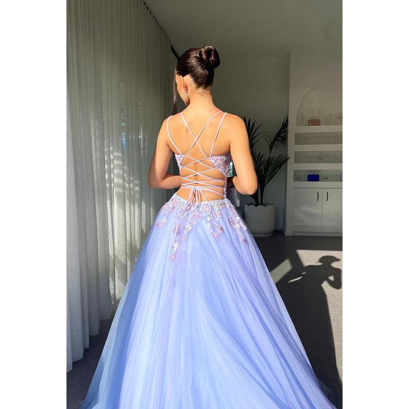 Vestido de fiesta largo de corte A con escote en V, tirantes finos y apliques